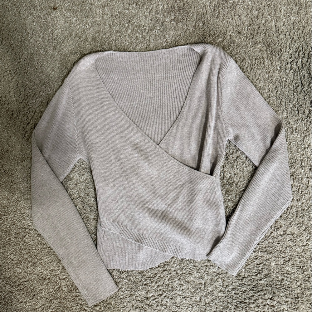 Elegant Gray Women's Sweater